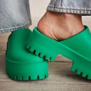 NWOT Sinsay Green Women's Platform Clogs Size 9.5 (EUR 40)